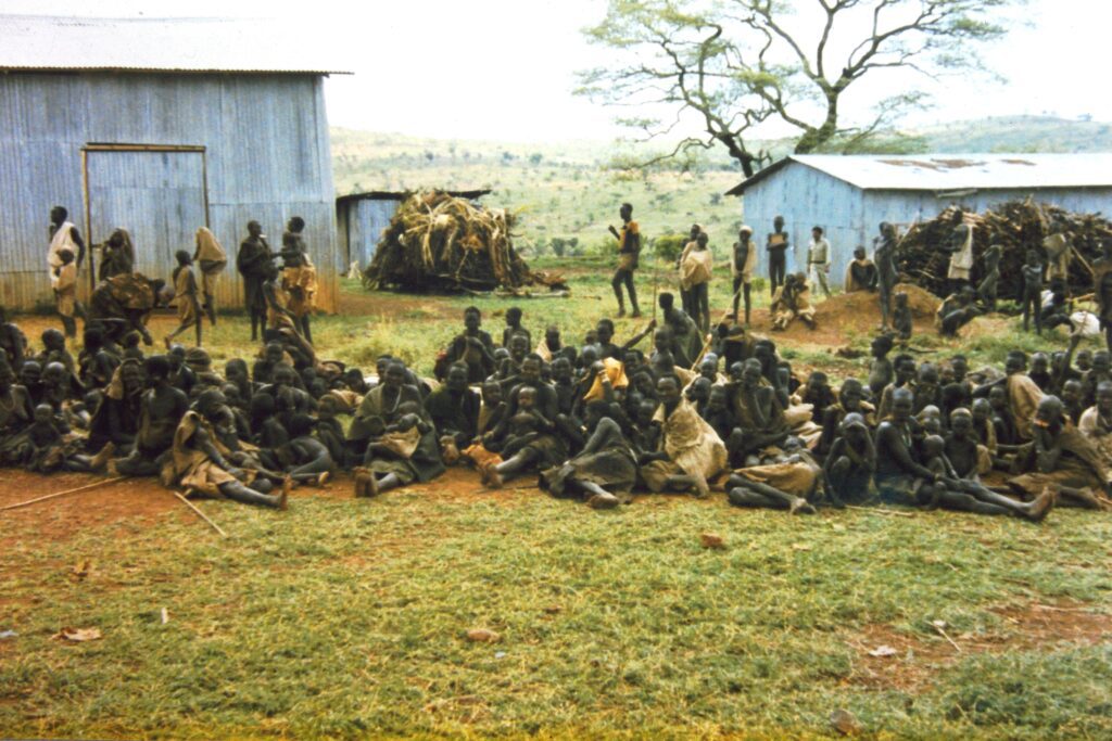 Hundreds of starving people wait for food at Mardur Airstrip (credit: Keith Ketchum)