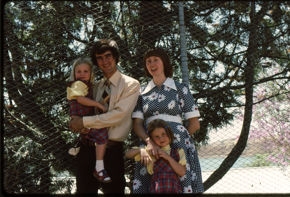 Max with wife Susan and daughters Esther (L) and Naomi (R) (credit: Seppo Kurkola / Max Gove)
