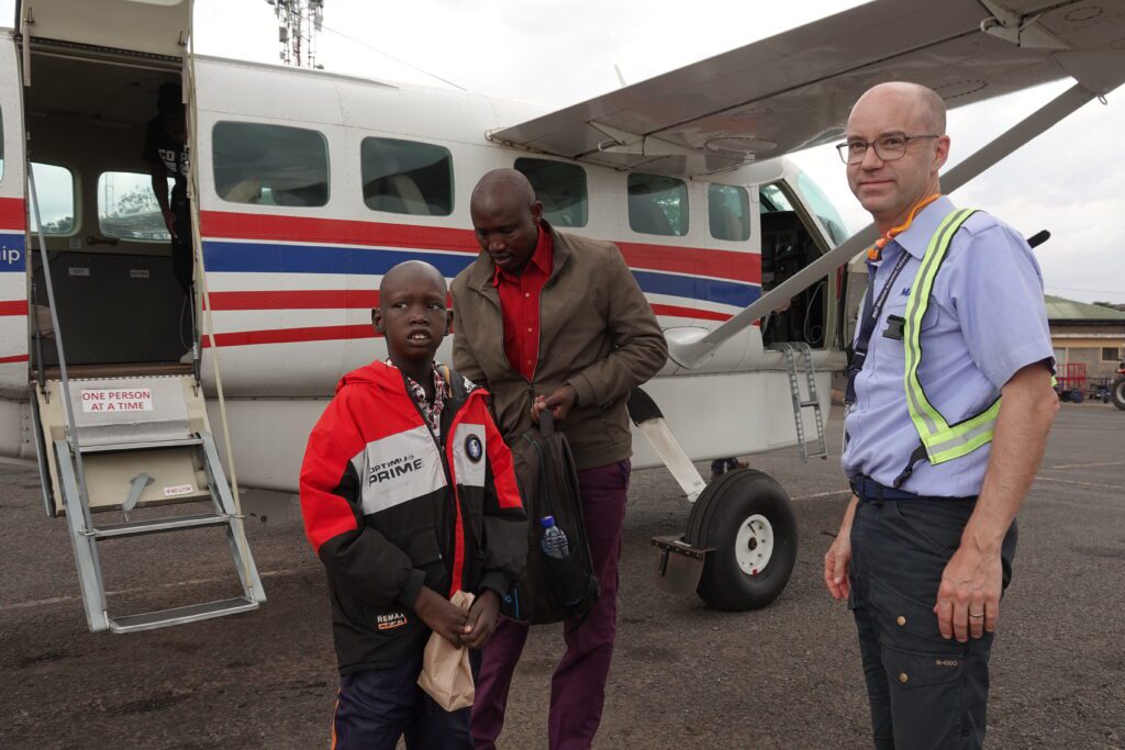 MAF pilot Joost de Wit (right) played an important part in Samuel’s recovery (credit: Paula Alderblad)
