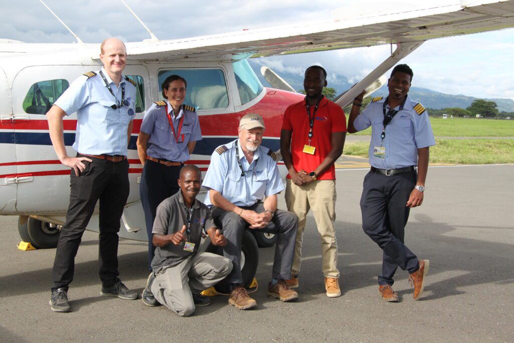 L–R: Peter Griffin, Becki Dillingham, Francis Remji, Mark Liprini, Emmanuel Mollel & Roshan Stephen (Päivi Griffin)