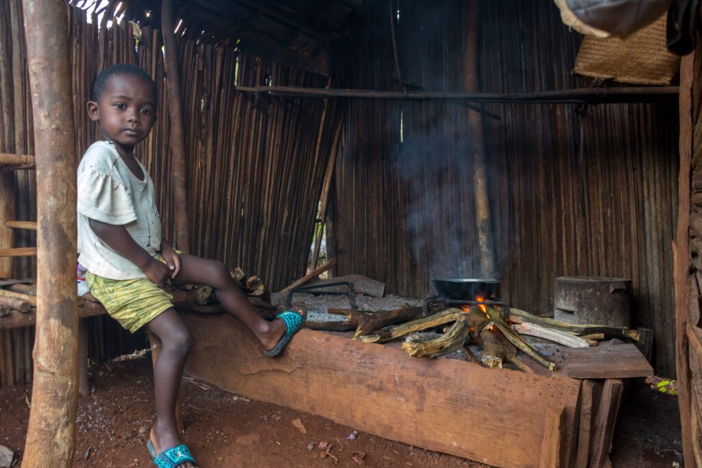 As per the WHO, women & children bear the brunt of household pollution (credit: Mark & Kelly Hewes)