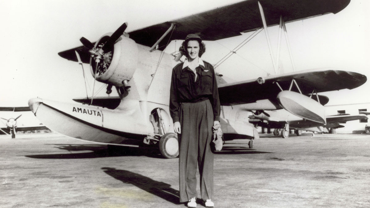 Betty Greene in Peru in 1946 with the ‘Grumman Duck’ aircraft. 