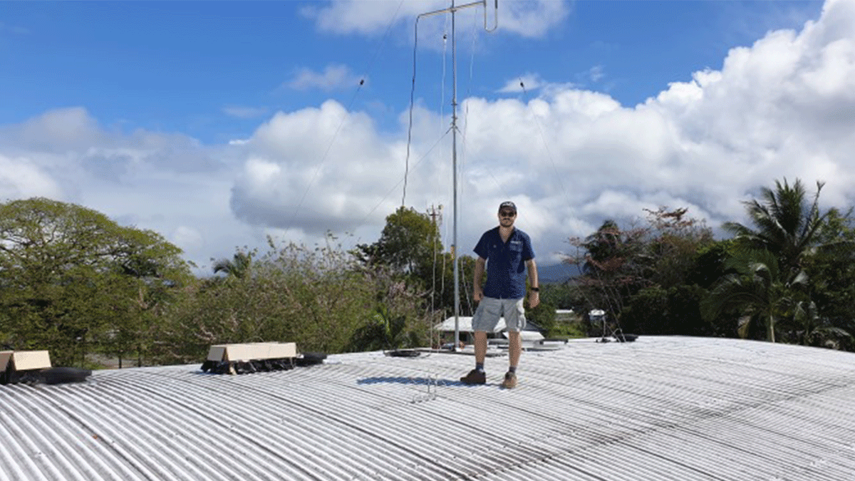 Sander Van Middendorp from MAF Technologies PNG installing the HF aerial on the roof of THOR