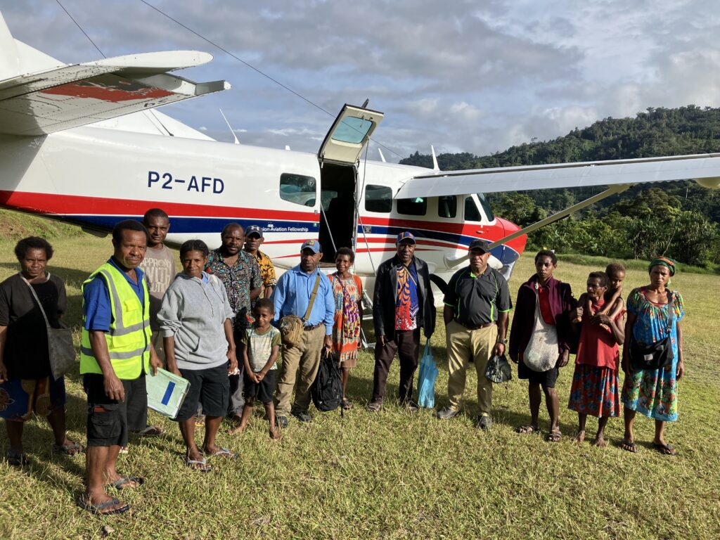 P2-AFD transports passengers to Miyanmin during its first PNG tour (credit: Markus Bischoff)