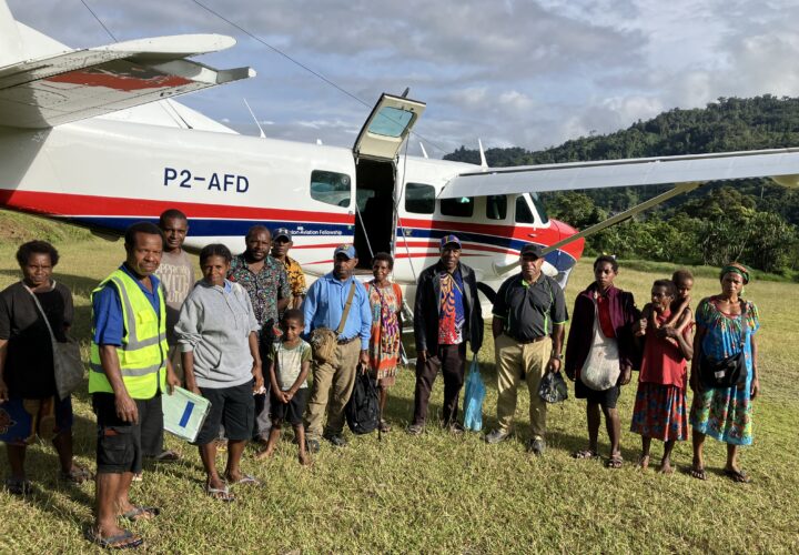 P2-AFD transports passengers to Miyanmin during its first PNG tour (credit: Markus Bischoff)