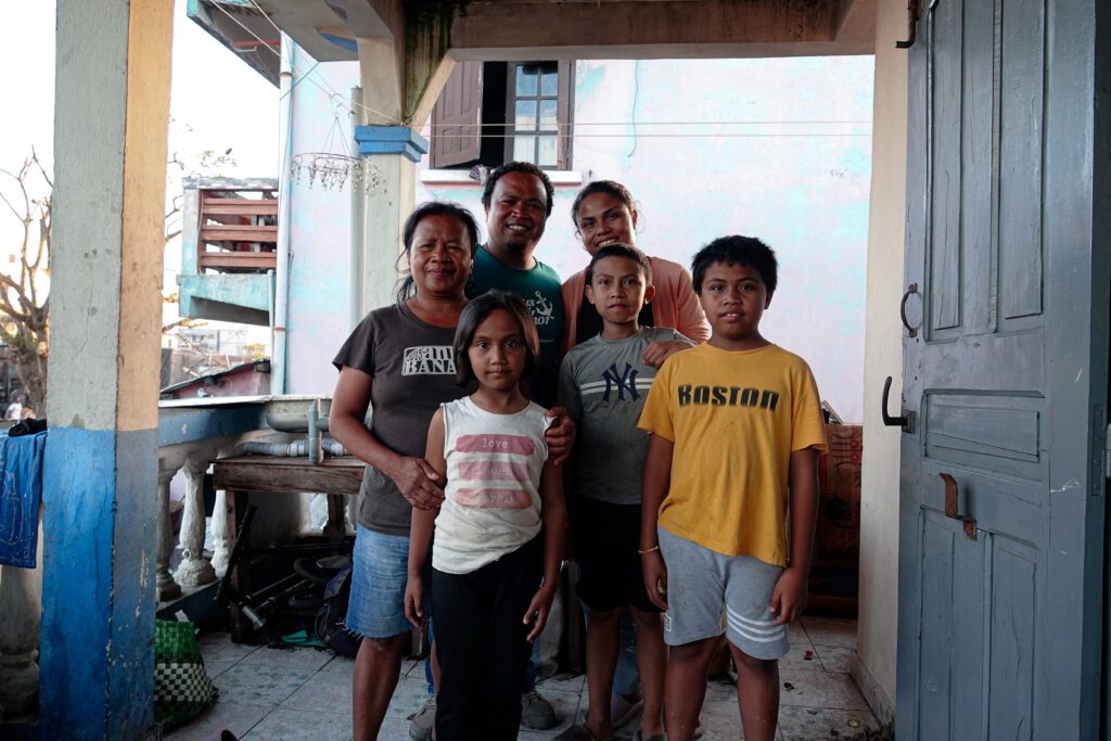 Pastor Razafimanantsoa & family lost the roof of their house (credit: Gino Antsa Randrianasolo)