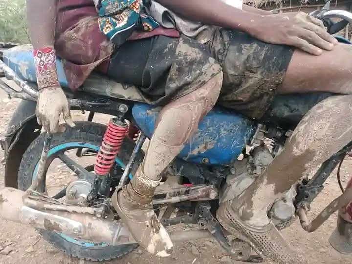 Locals attempt to travel by motorbike even when dirt tracks turn to mud (credit: Paulo Ndari)